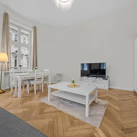 Prezidentsky S Vyhladom Na Palac * Братислава