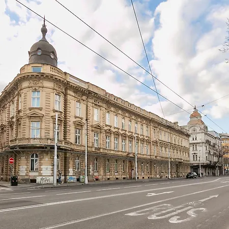 Prezidentsky S Vyhladom Na Palac Апартаменти