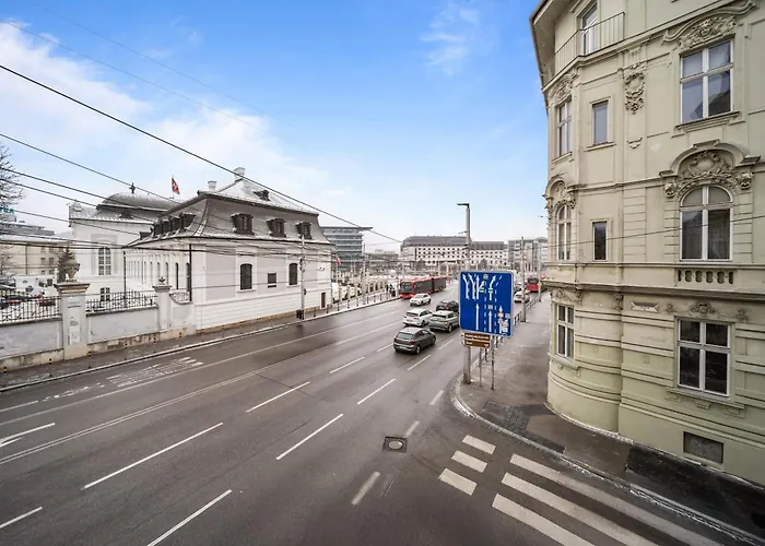 Prezidentsky S Vyhladom Na Palac *